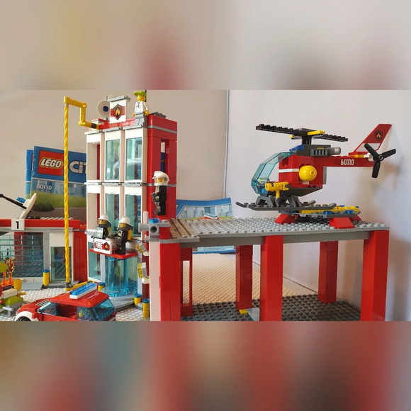 Lego City 60110 Fire Station Building Toy Set - Picture 4 of 8